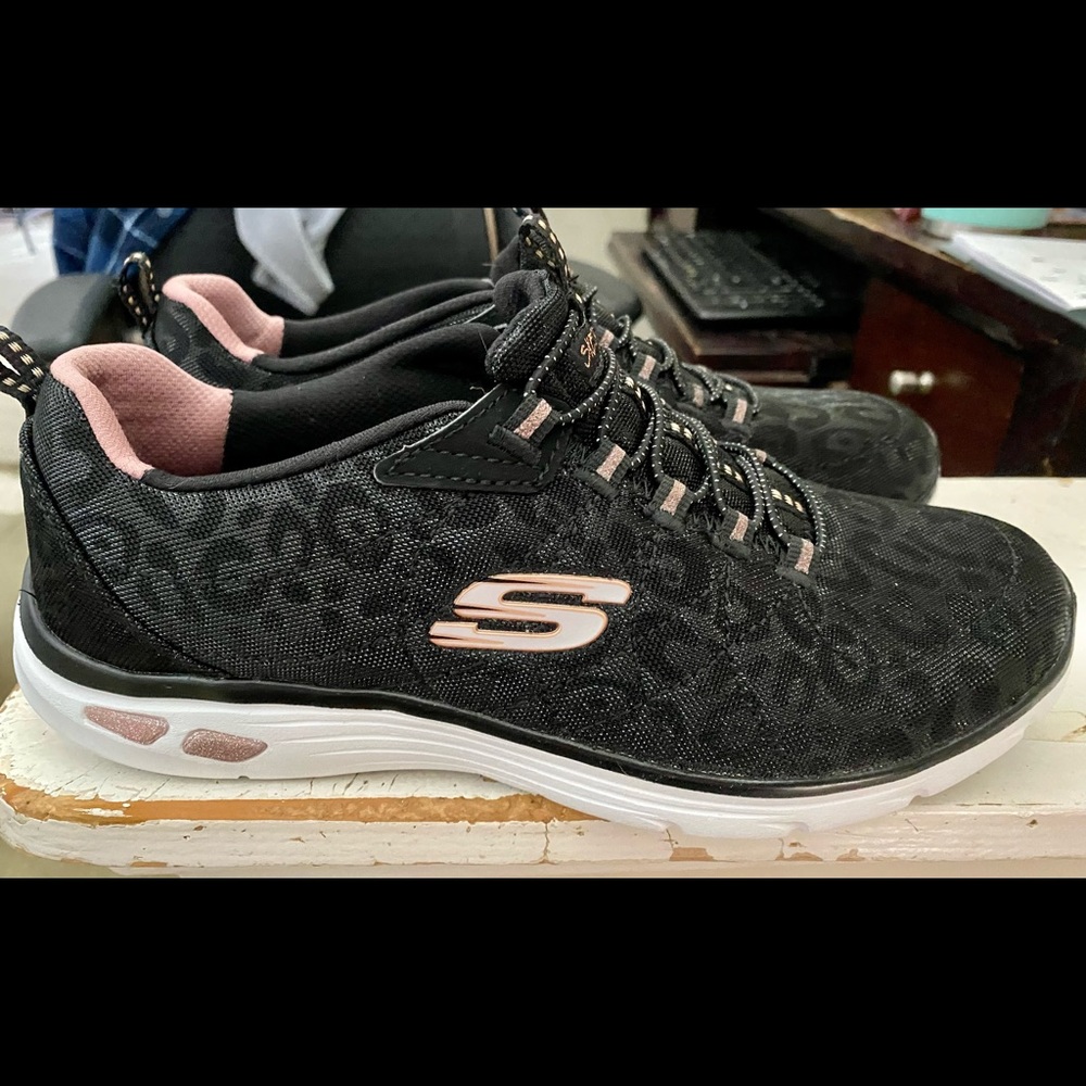 Brand New Without Tags Skechers Relaxed Fit Air-Cooled Memory Foam Sneakers